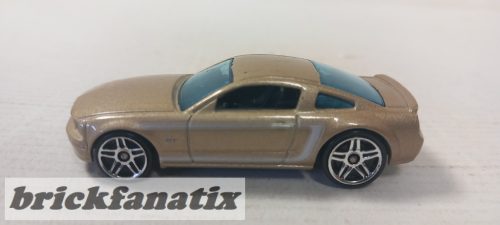 HOT WHEELS 2005 Ford Mustang GT