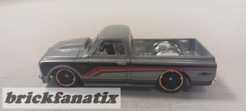 HOT WHEELS 1967 Chevy C10 ( 2018 WALMART EXCLUSIVE )