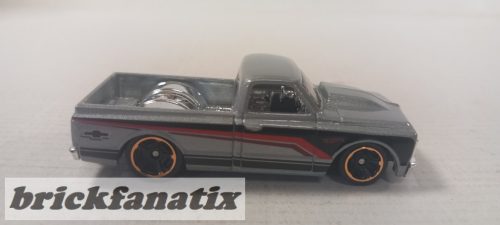 HOT WHEELS 1967 Chevy C10 ( 2018 WALMART EXCLUSIVE )